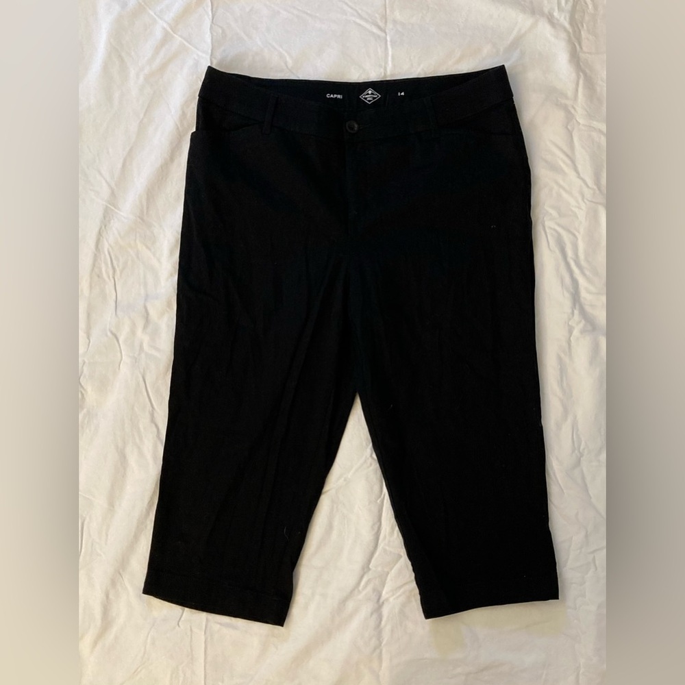 St John’s Bay Black Size 14 Capri Pants